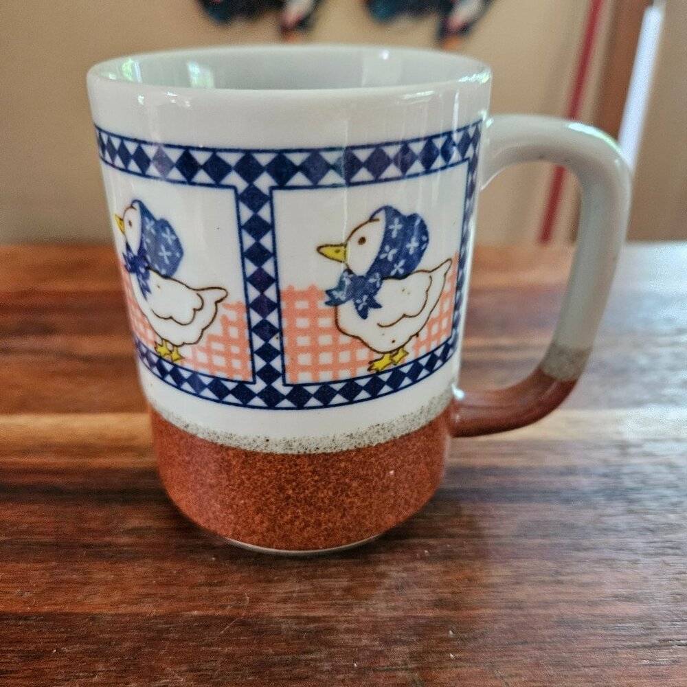 vintage coffee mug ducks wearing bonnet stoneware checkered pattern 1970